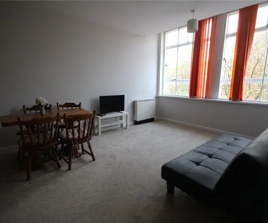 Flat Dychurch Lane in Northampton