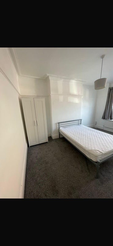 Room Cleveleys Avenue in Manchester