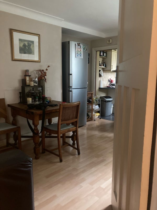 Room Lammas Avenue in Greater London