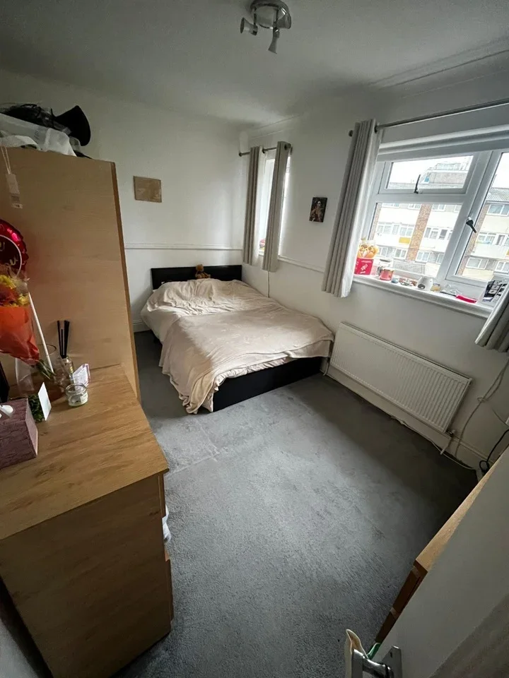 Room Ordnance Road in Greater London