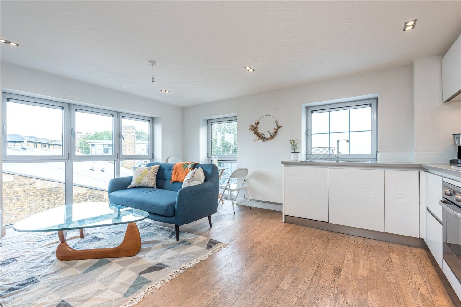 Flat Piano Lane Carysfort Road in Greater London