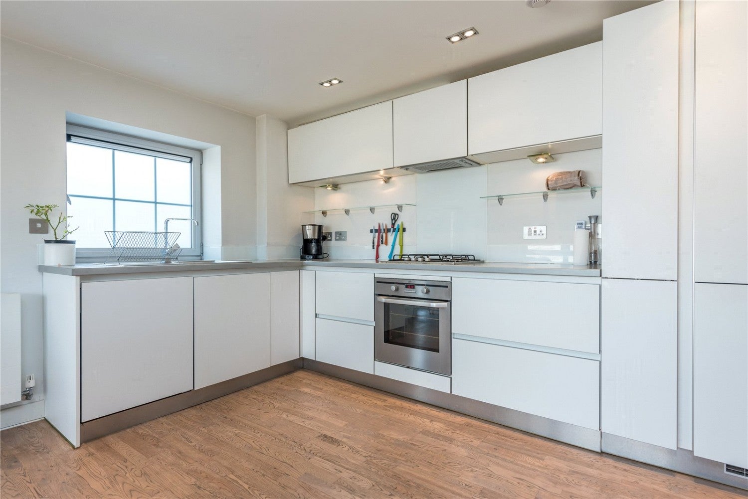 Flat Piano Lane Carysfort Road in Greater London