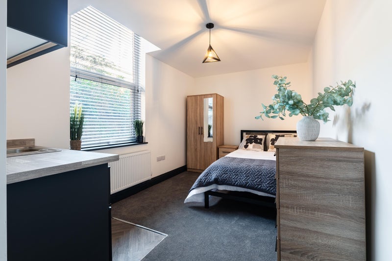 Room Warwick Road in Metropolitan Borough of Solihull