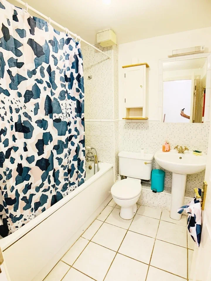 Room Mile End Road in Greater London
