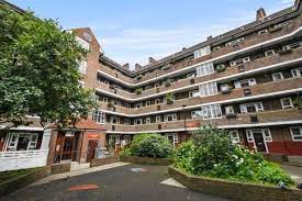 Flat Lawrence Close in Greater London