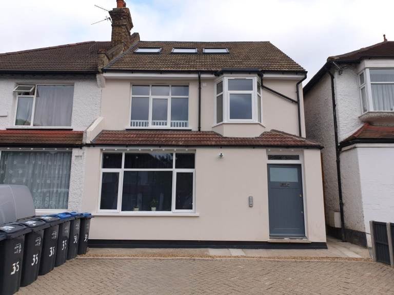 Flat Beatrice Avenue in Greater London