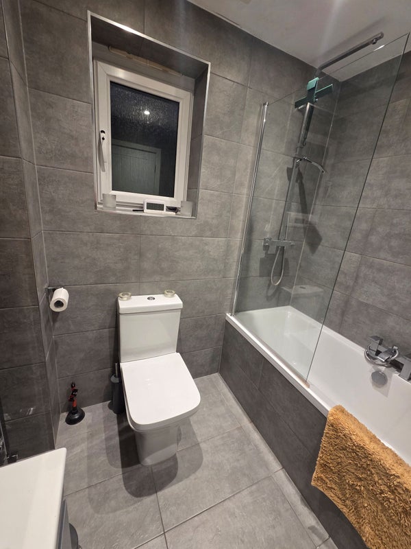 Room Parish Way in Harlow
