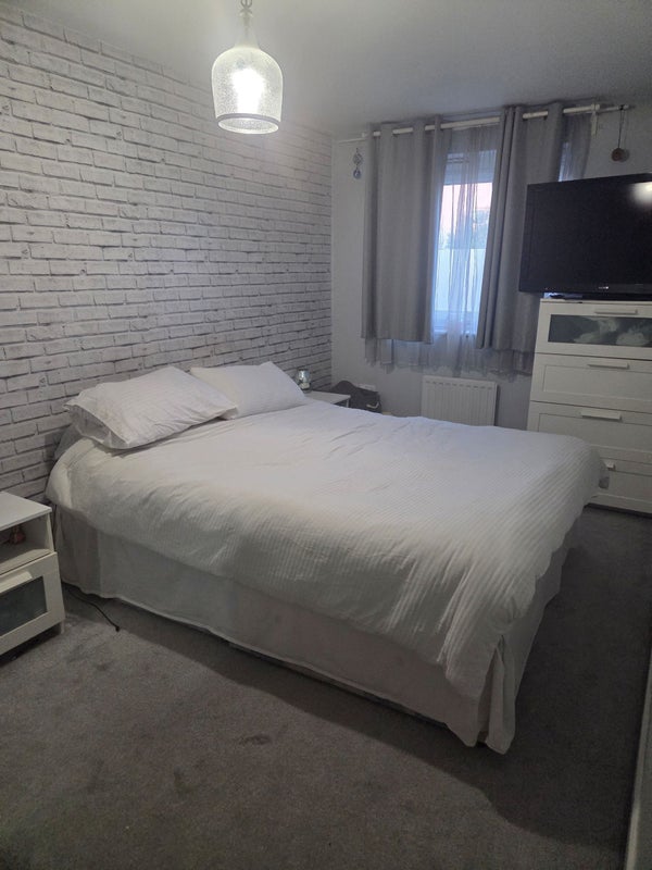 Room Parish Way in Harlow