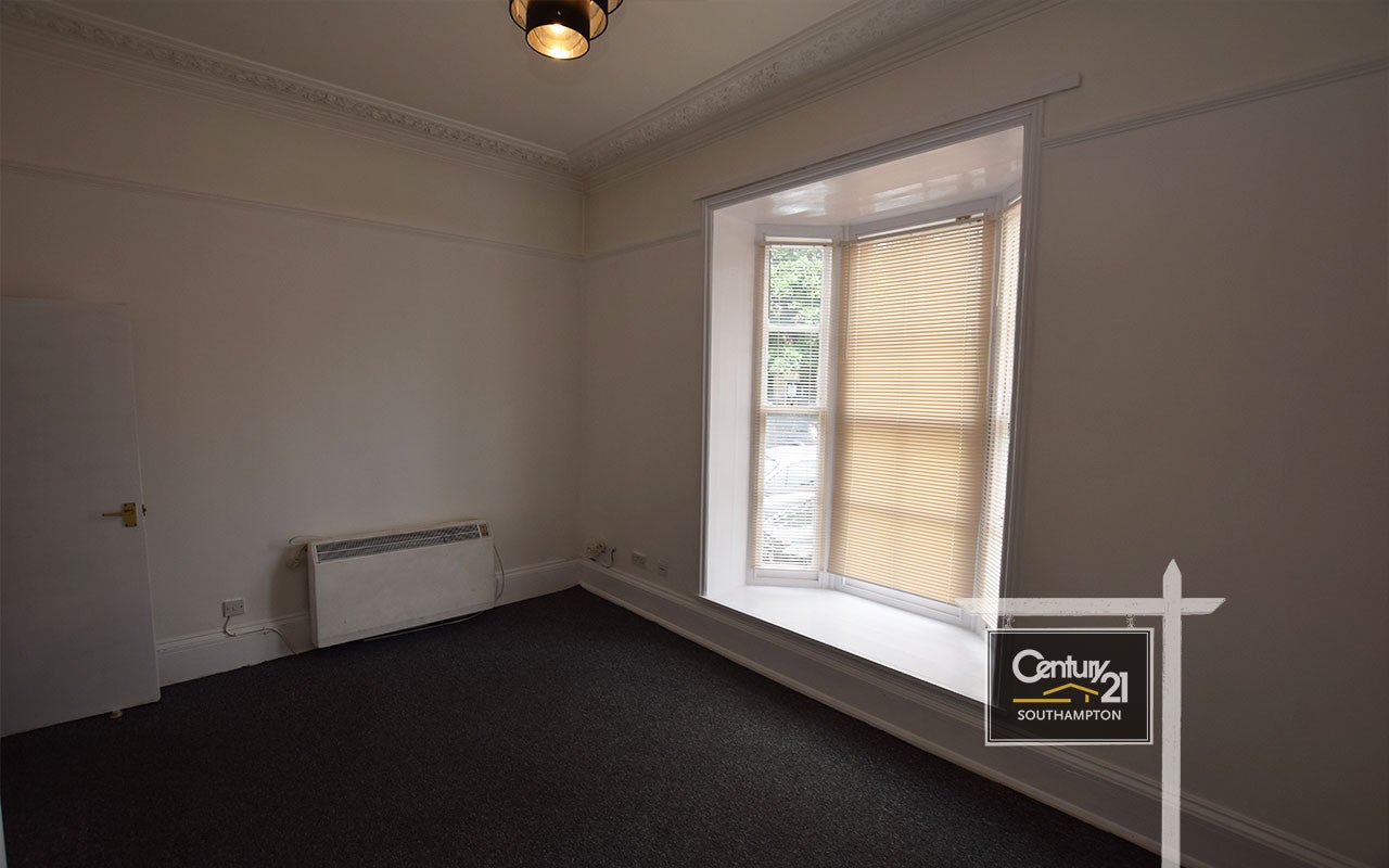 Flat Cranbury Place in Southampton