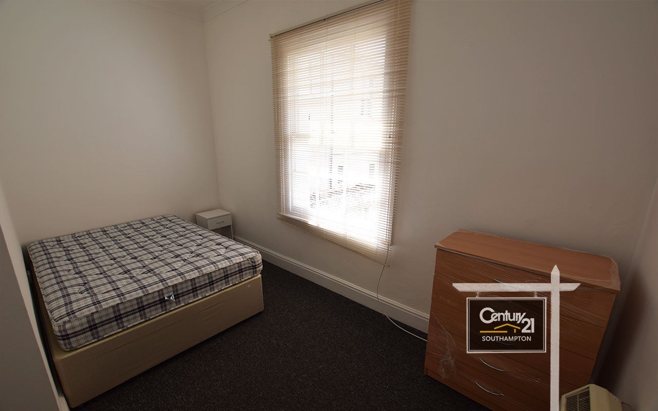 Flat Cranbury Place in Southampton