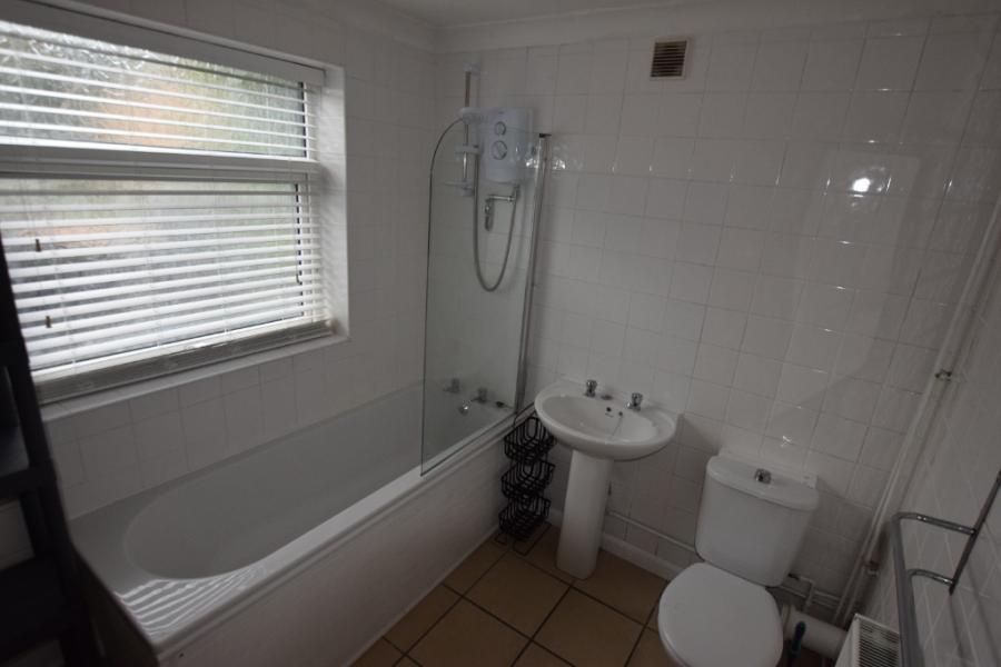 Room Cecil Road in Northampton