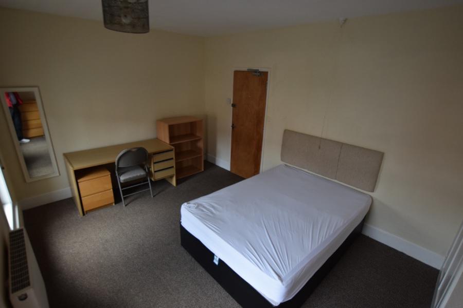 Room Cecil Road in Northampton
