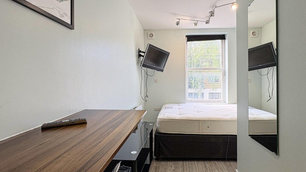 Room Camden Road in Greater London