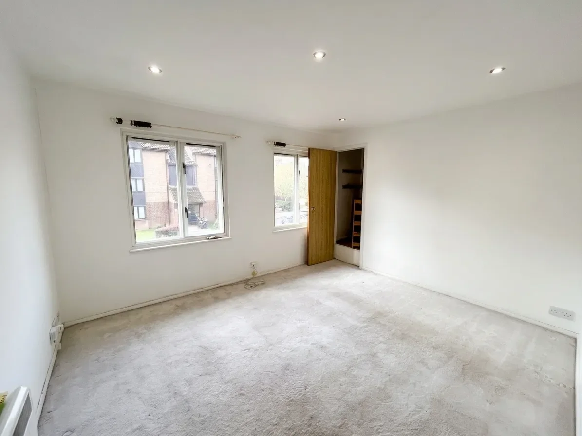 Flat Pasteur Close in Greater London