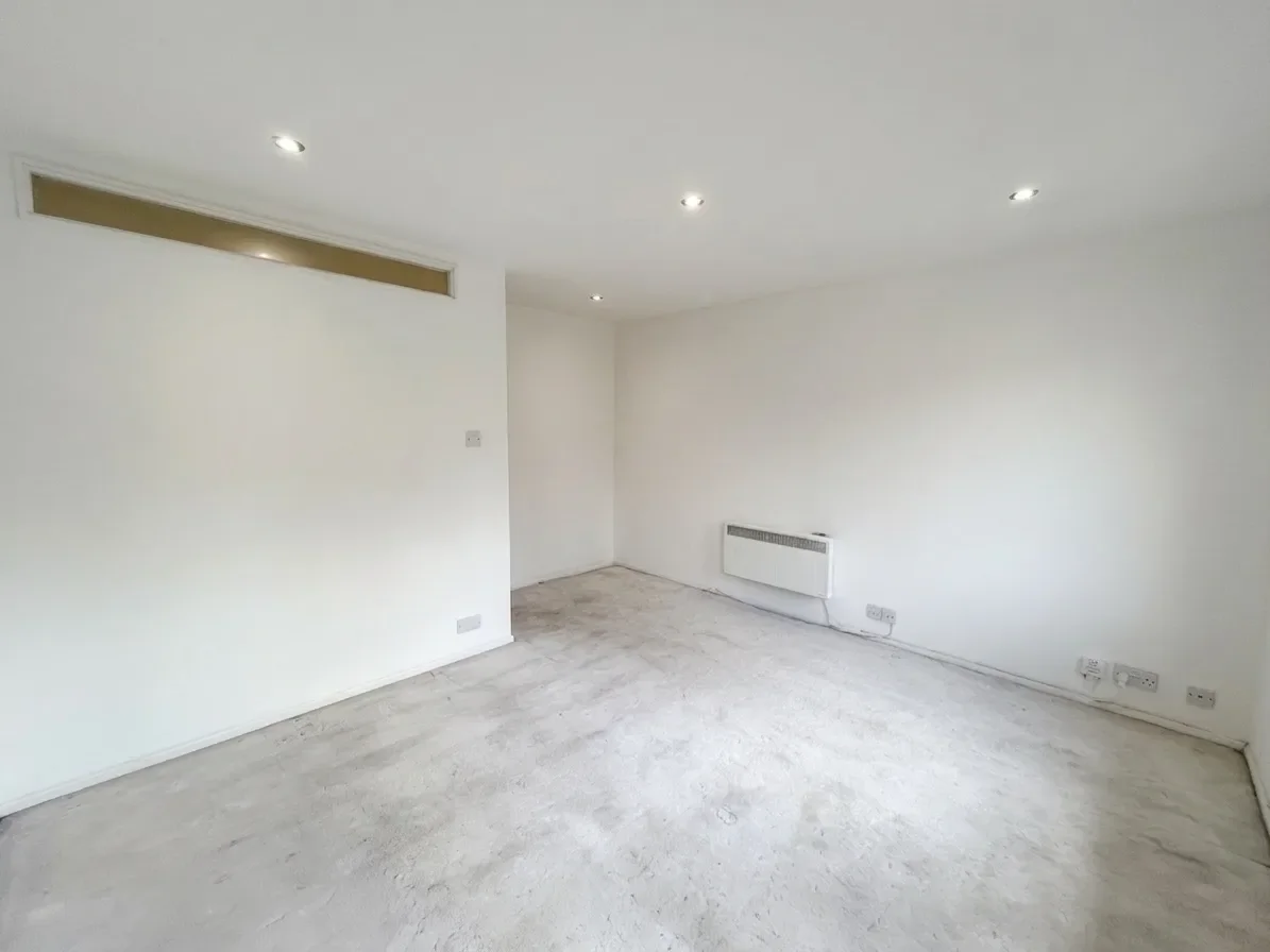 Flat Pasteur Close in Greater London