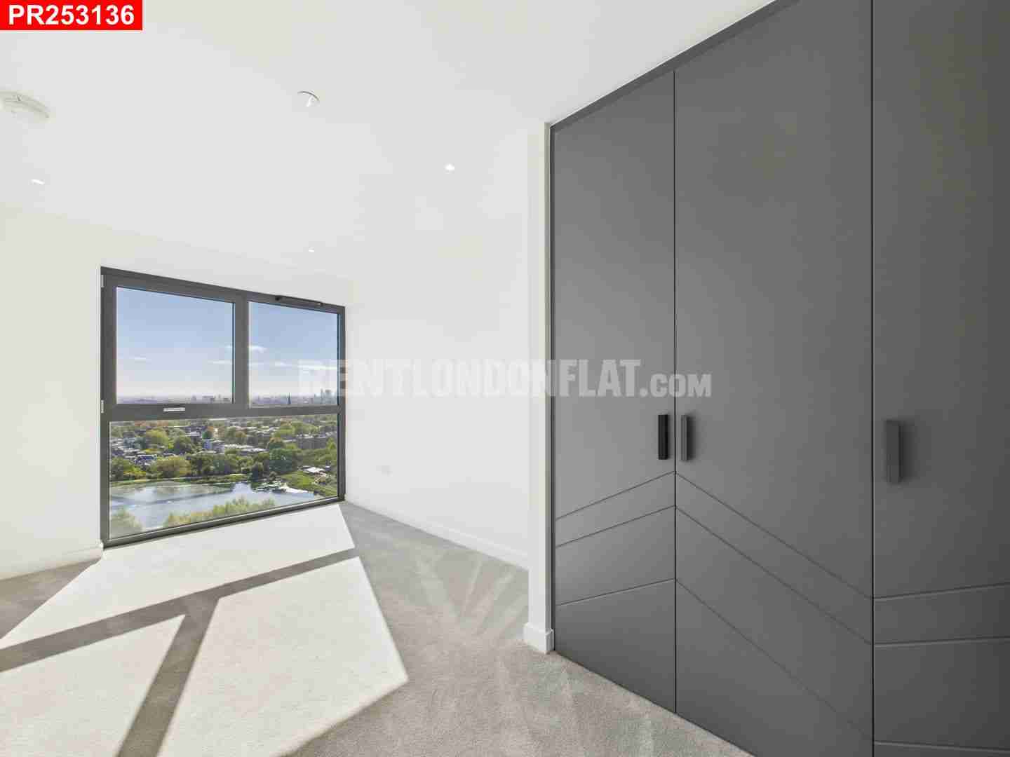 Flat Goodchild Road in Greater London