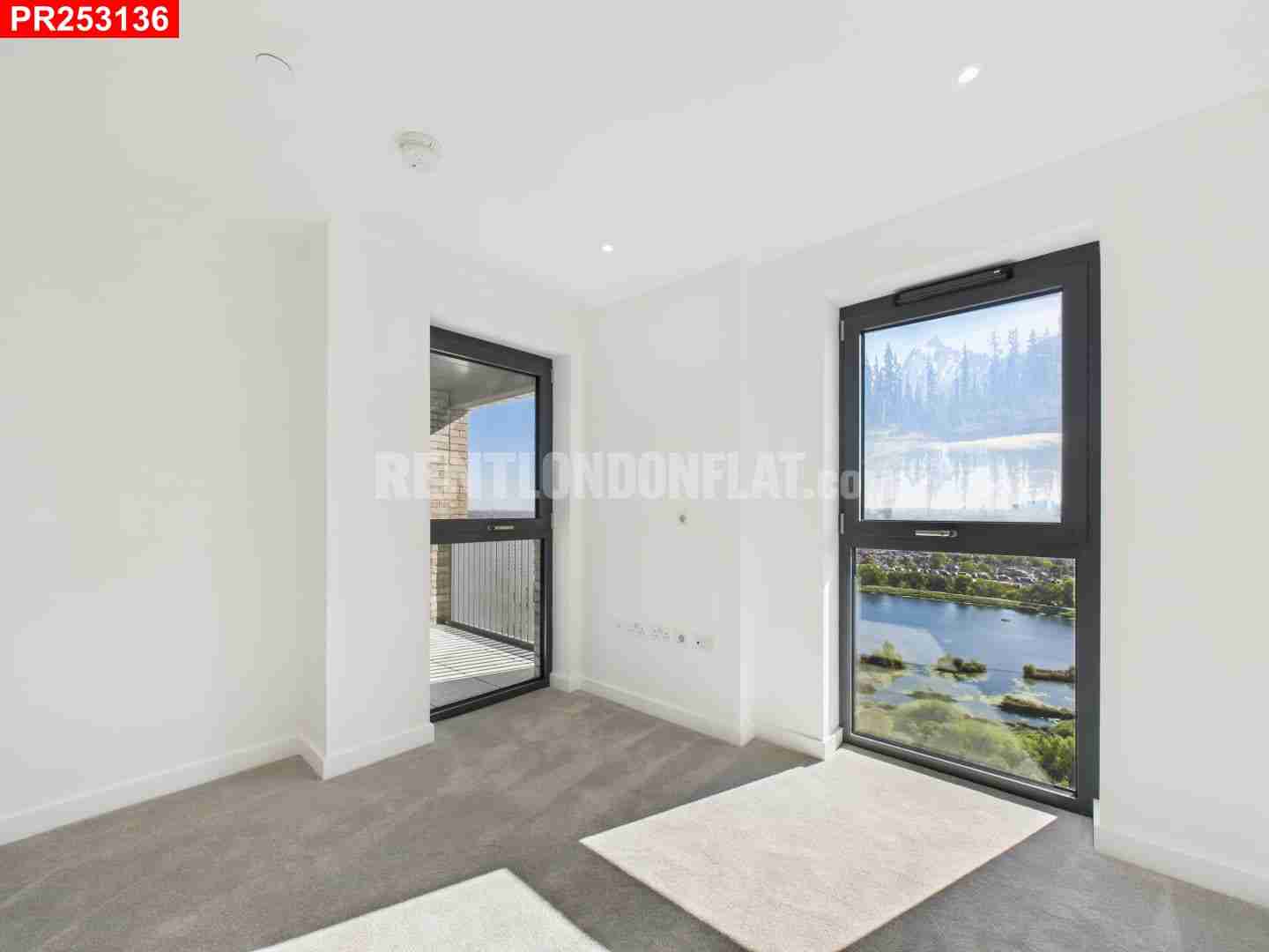 Flat Goodchild Road in Greater London