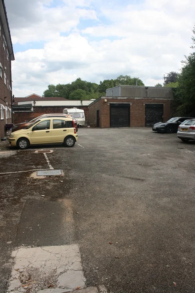 Flat Oldham Road in Middleton
