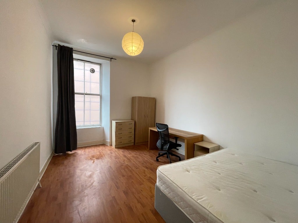Flat Elmbank Crescent in Glasgow