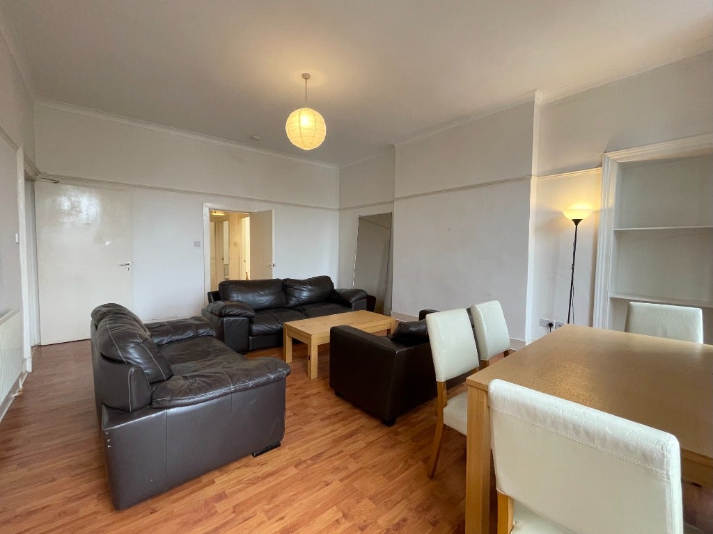 Flat Elmbank Crescent in Glasgow