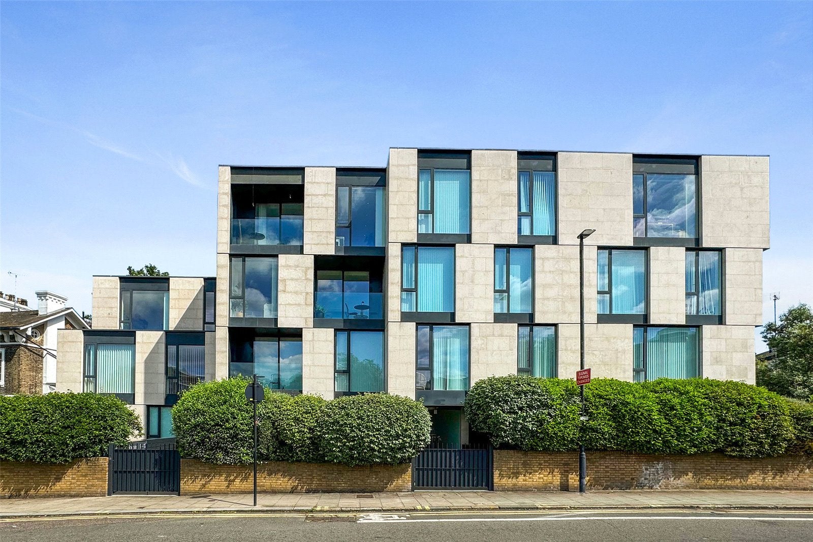 Flat Oval Road in Greater London