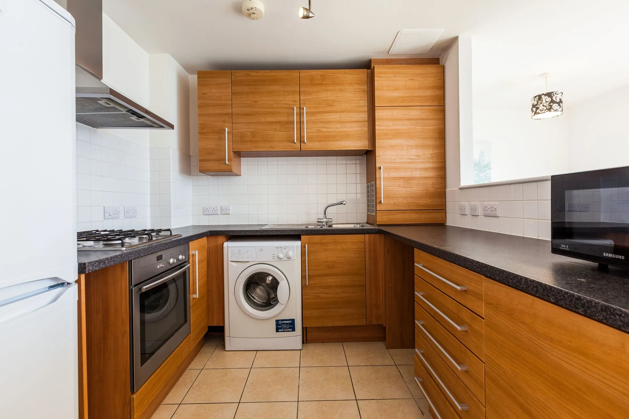 Flat Christian Street in Greater London