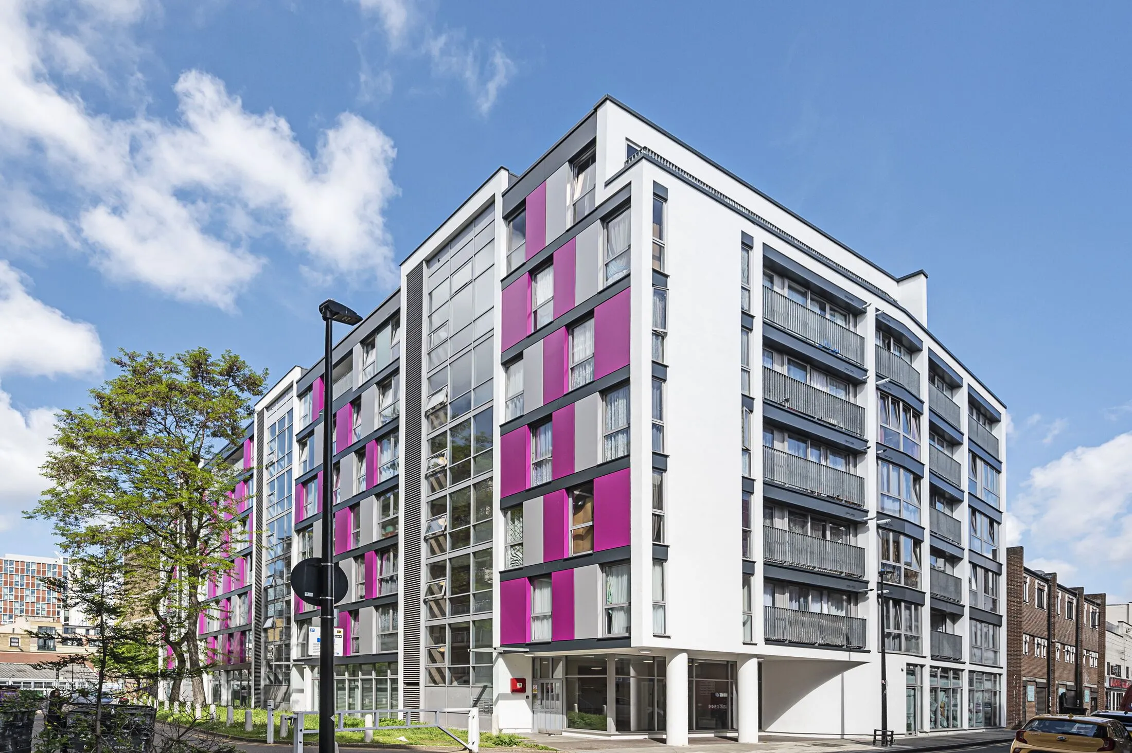 Flat Christian Street in Greater London