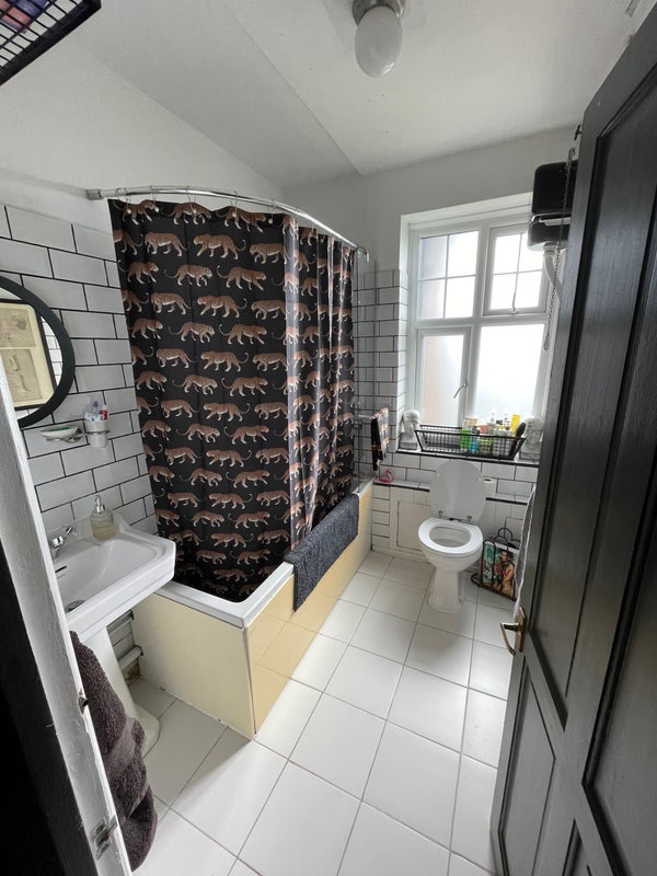 Room Shore Road in Greater London