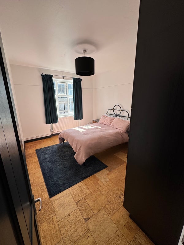 Room Shore Road in Greater London