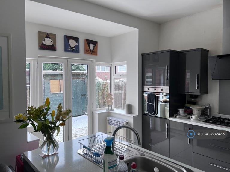 Room Linley Road in Stoke-on-Trent