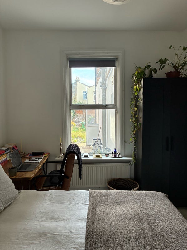 Room Glenarm Road in Greater London