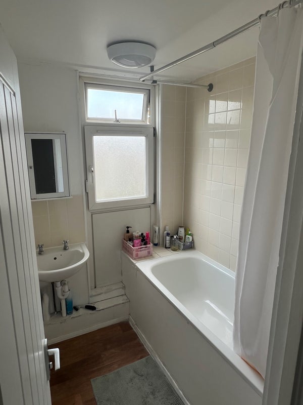 Room Stockwell Park Road in Greater London
