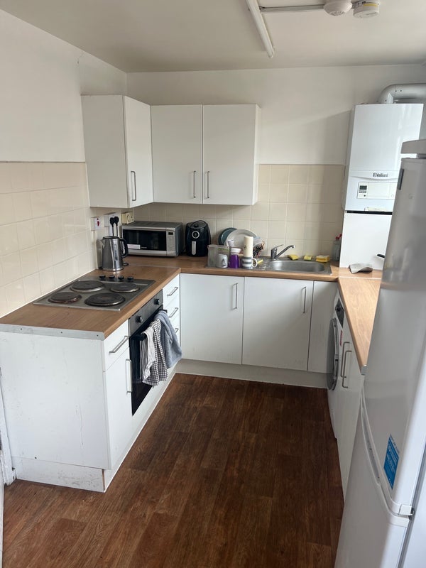 Room Stockwell Park Road in Greater London