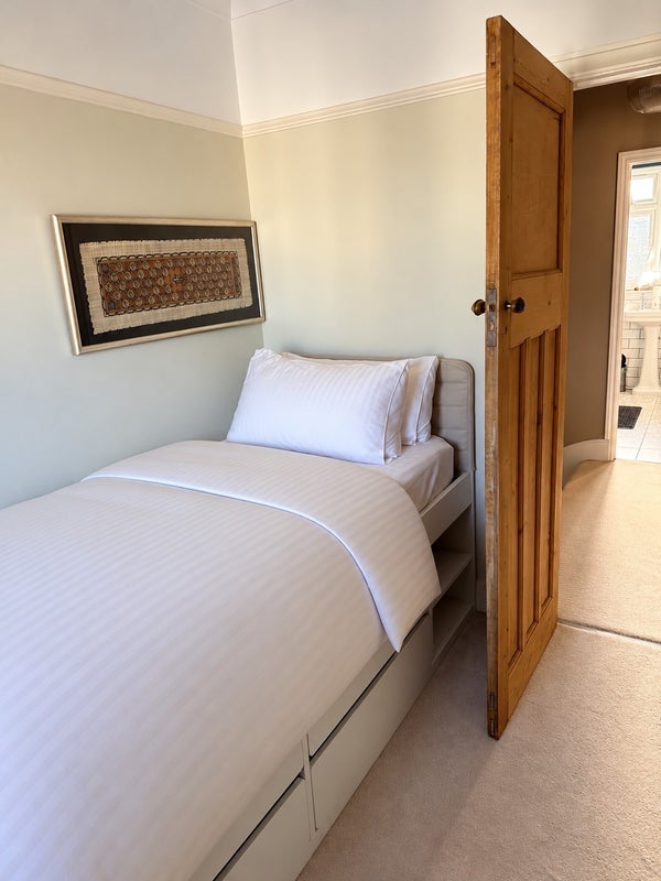 Room Grange Avenue in Greater London