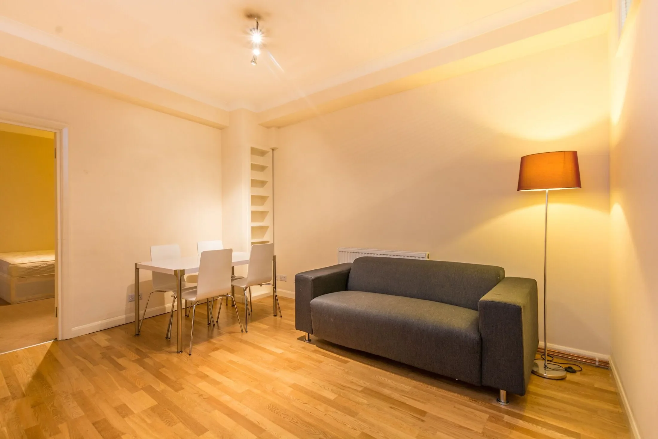 Flat Warren Street in Greater London