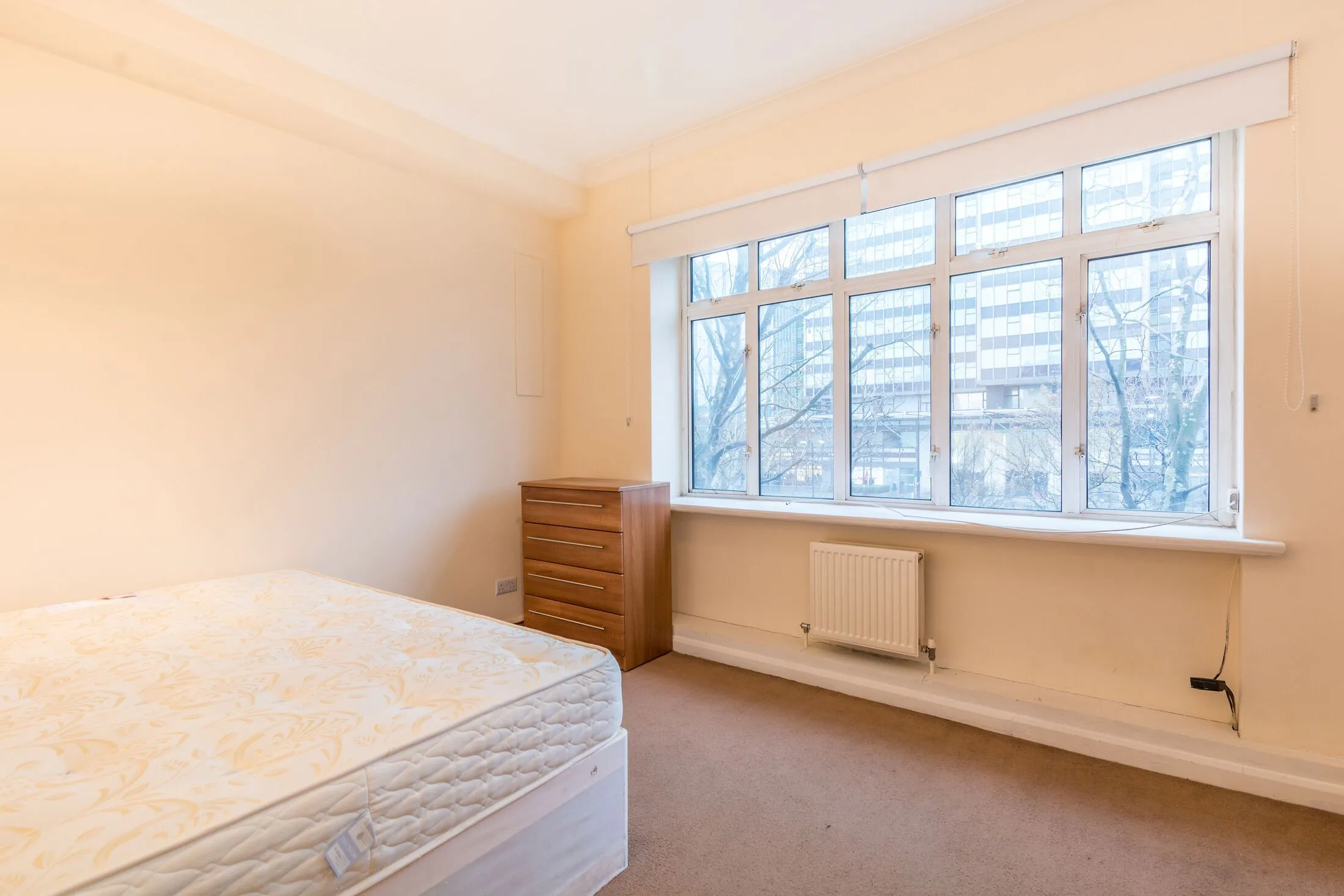 Flat Warren Street in Greater London