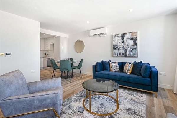 Flat Brompton Road in Greater London