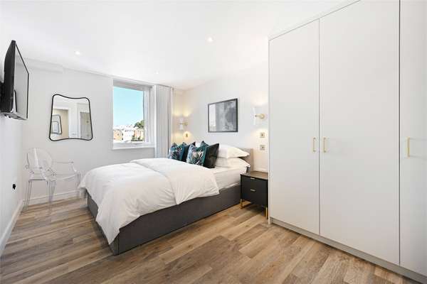 Flat Brompton Road in Greater London