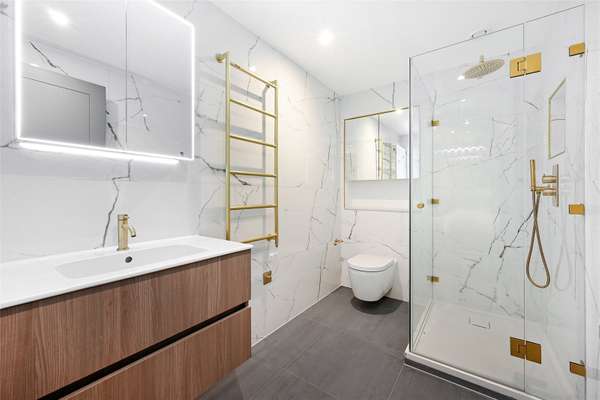 Flat Brompton Road in Greater London