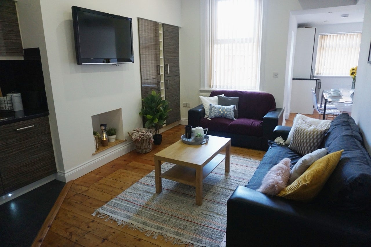 Flat Cardigan Terrace in Newcastle upon Tyne