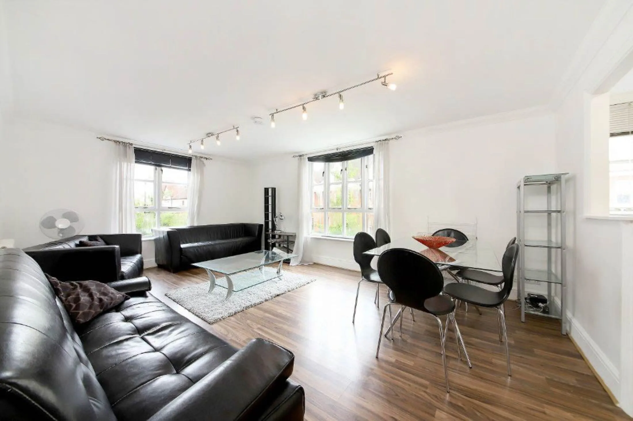 Flat Lamb Street in Greater London