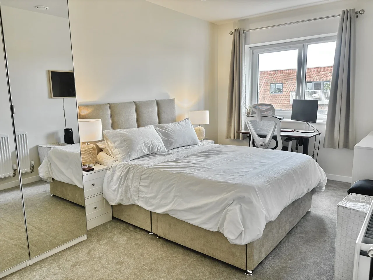 Flat Springfield Drive in Greater London