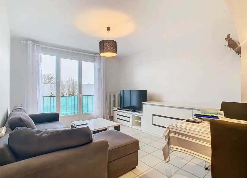 Flat Avenue du Commandant Monraisse in Aurillac