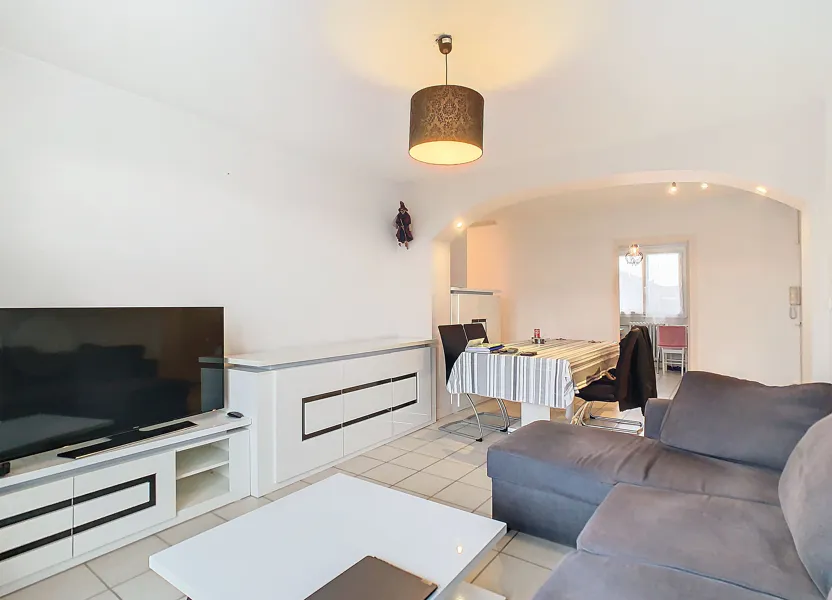 Flat Avenue du Commandant Monraisse in Aurillac