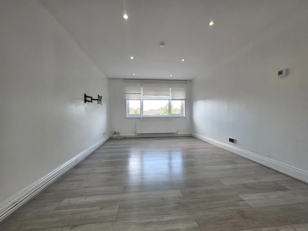 Flat Rowan Drive in Broxbourne
