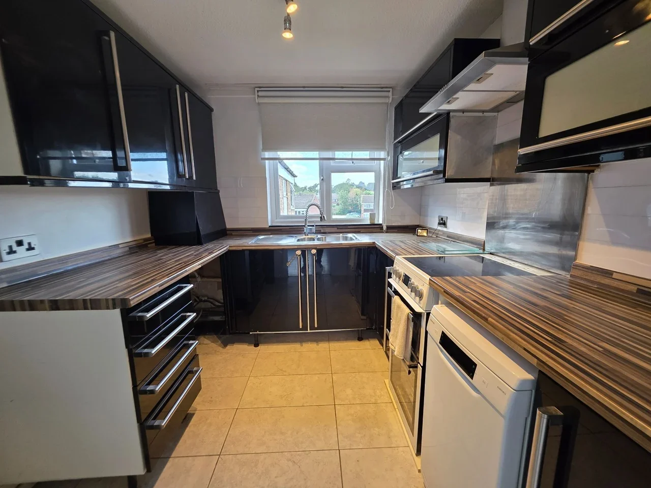 Flat Rowan Drive in Broxbourne