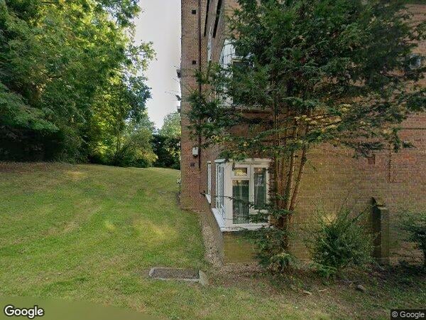 Flat Lyndale in Greater London