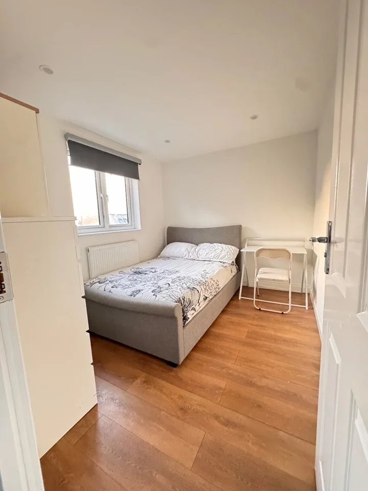 Room Johnstone Road in Greater London
