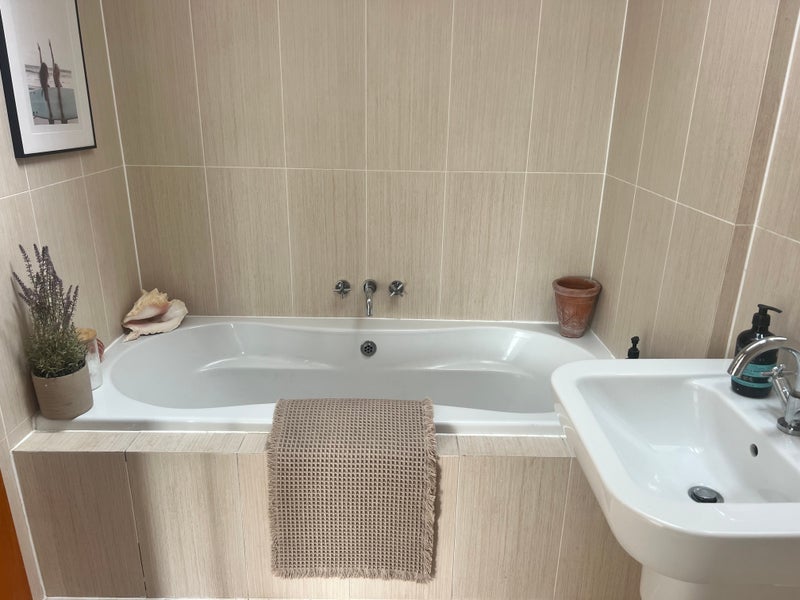 Room Sandbanks Road in Poole