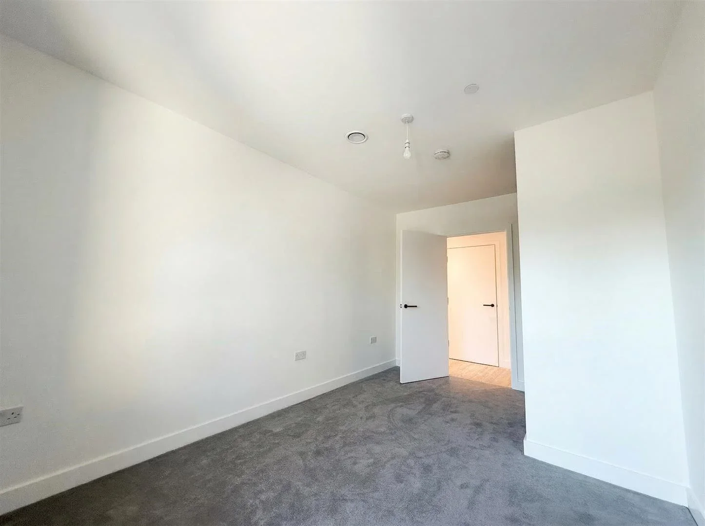 Flat Brunswick Road in Greater London